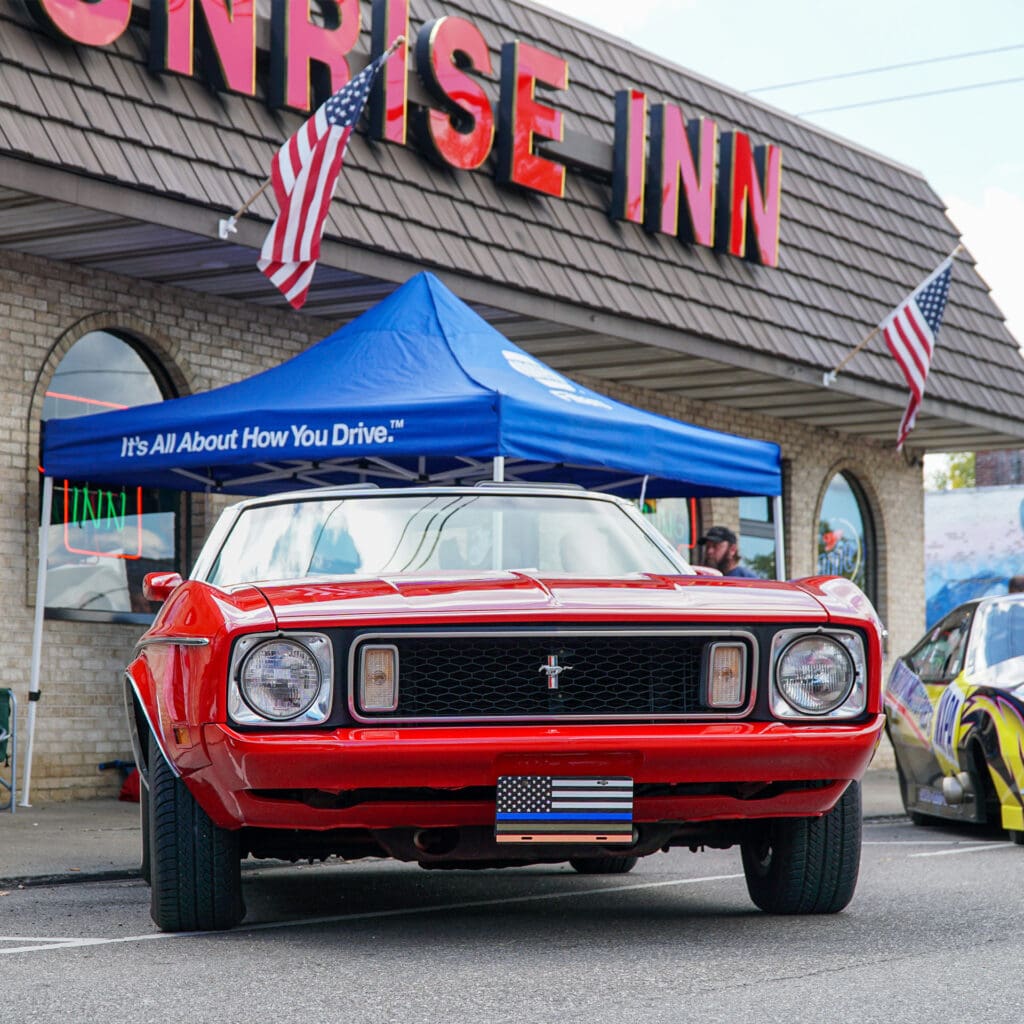 sunrise-inn-warren-car-show